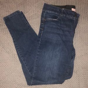 Super skinny stretch waist Candies dark jeans.